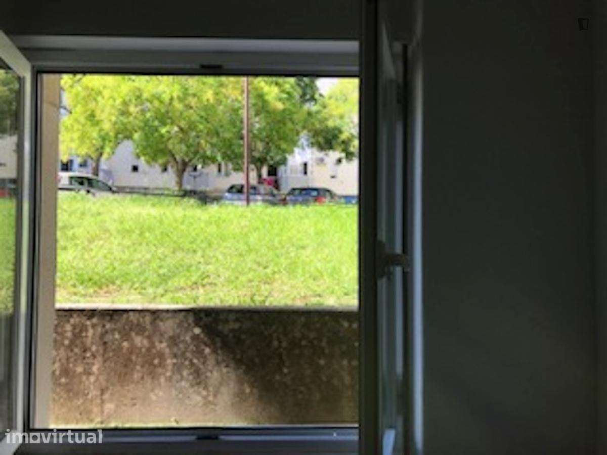 Quarto - localizado em Amadora Lisbon - Grande imagem: 5/13