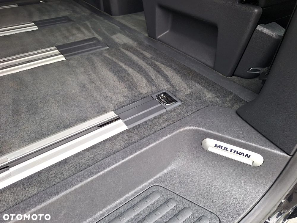 Volkswagen Multivan - 27