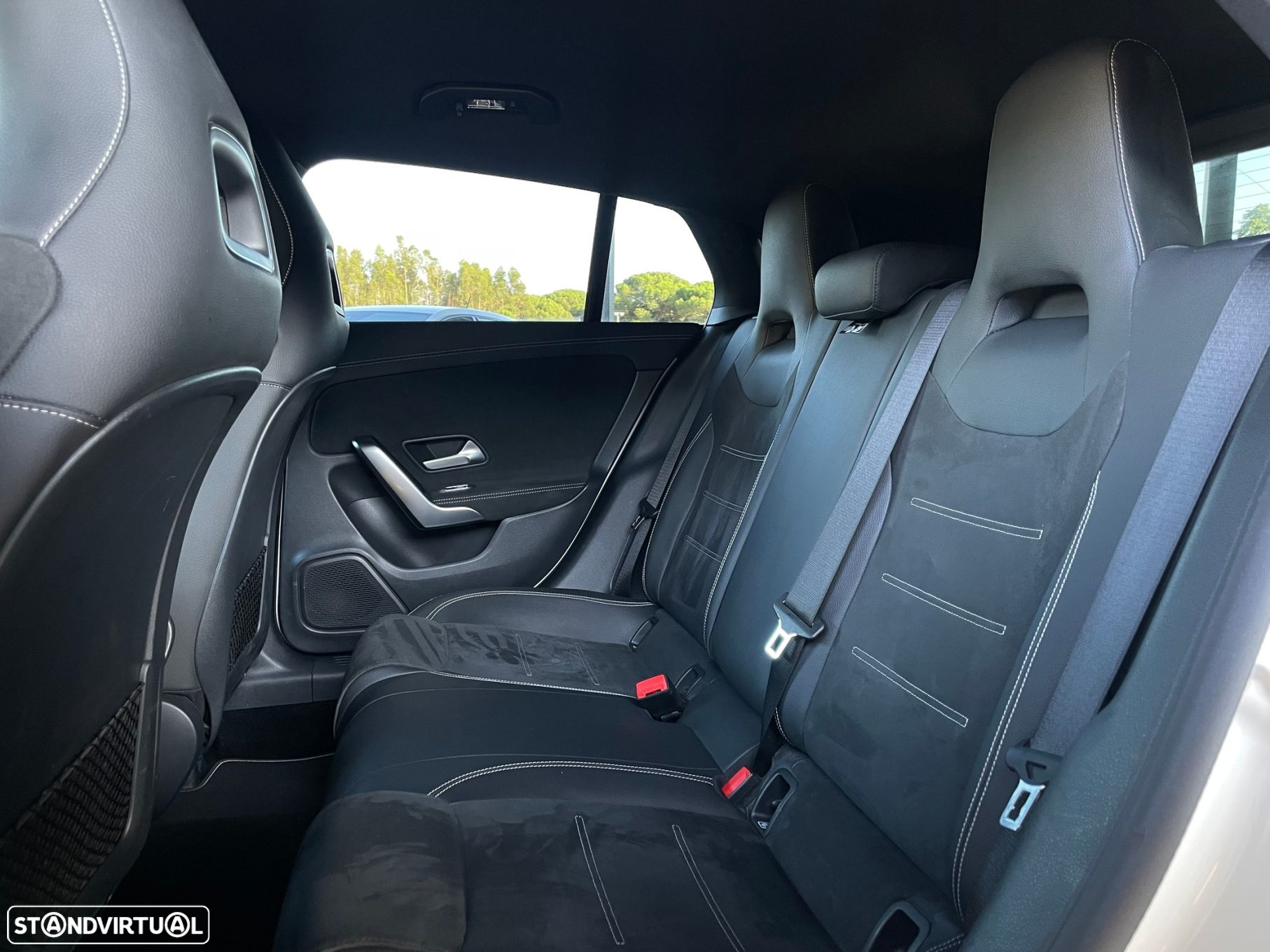 Mercedes-Benz CLA 250 e Shooting Brake AMG Line - 13