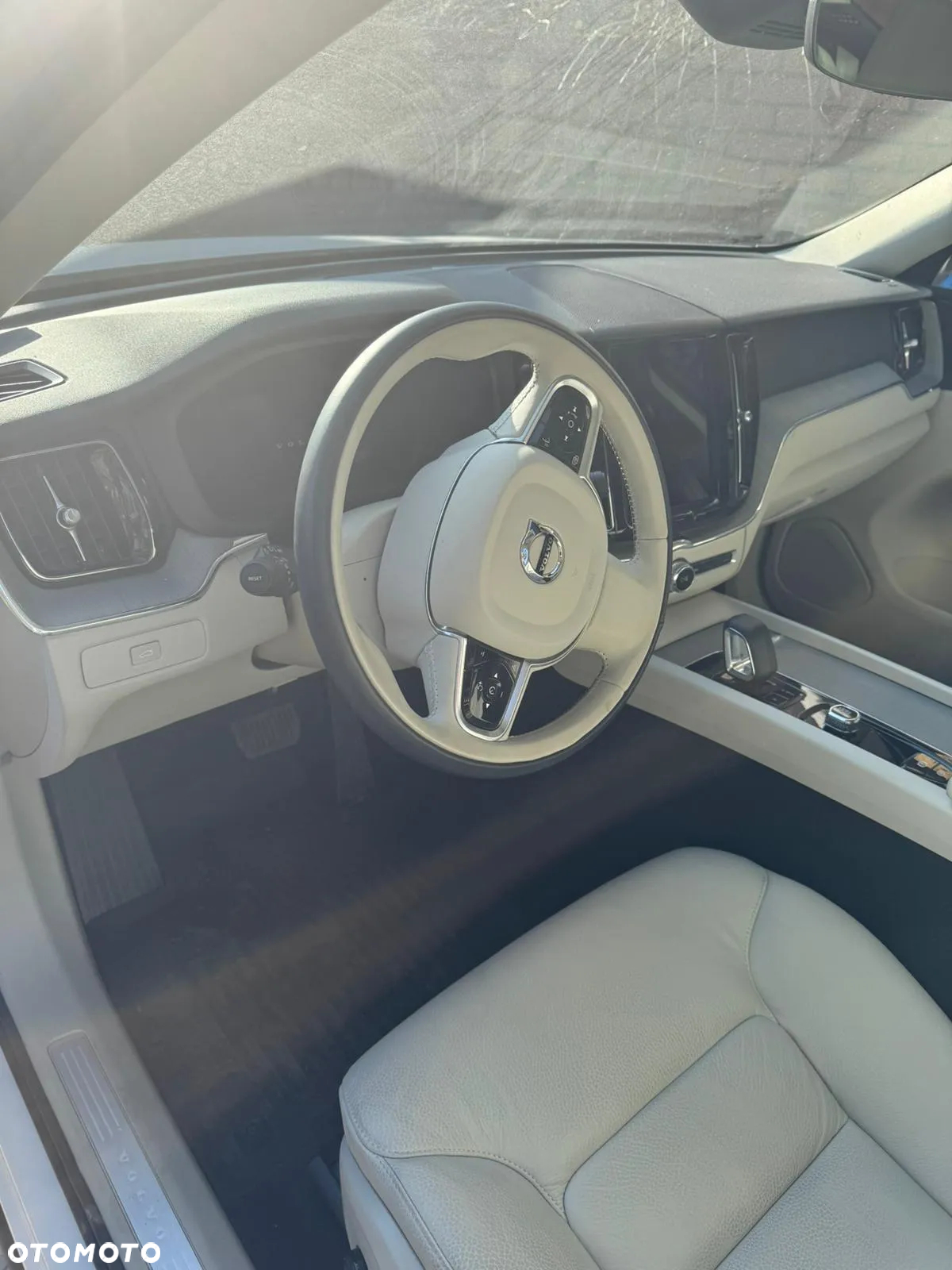 Volvo XC 60 B5 B AWD Plus Bright - 11