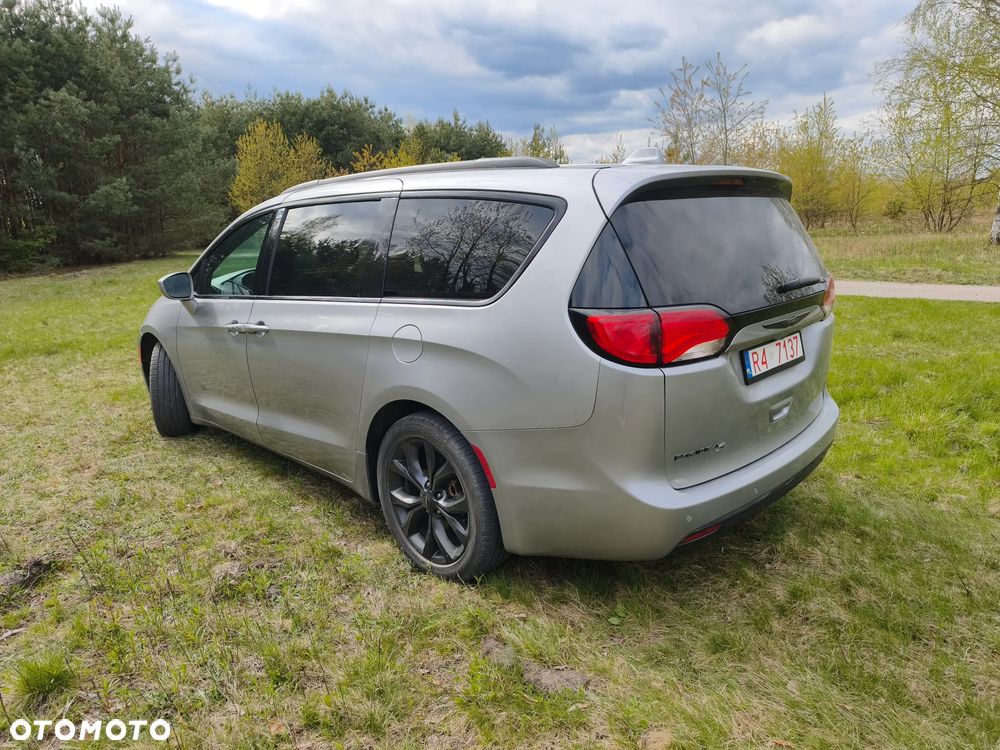 Chrysler Pacifica - 11