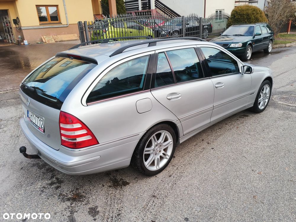 Mercedes-Benz Klasa C 320 4Matic Avantgarde Sport Edition - 4