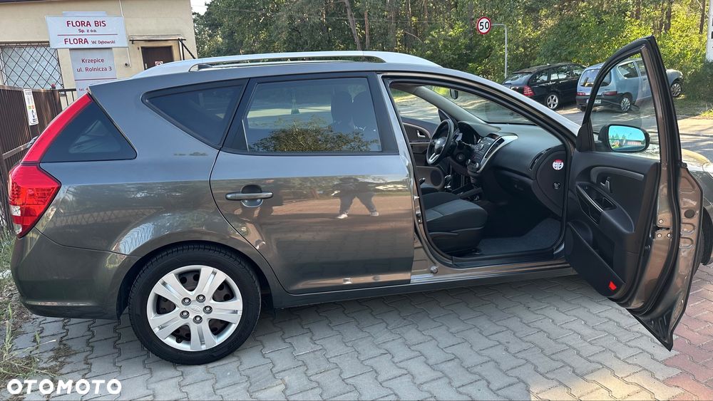 Kia Ceed - 4