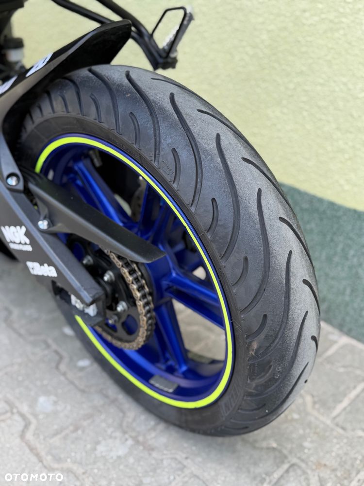 Yamaha YZF - 22