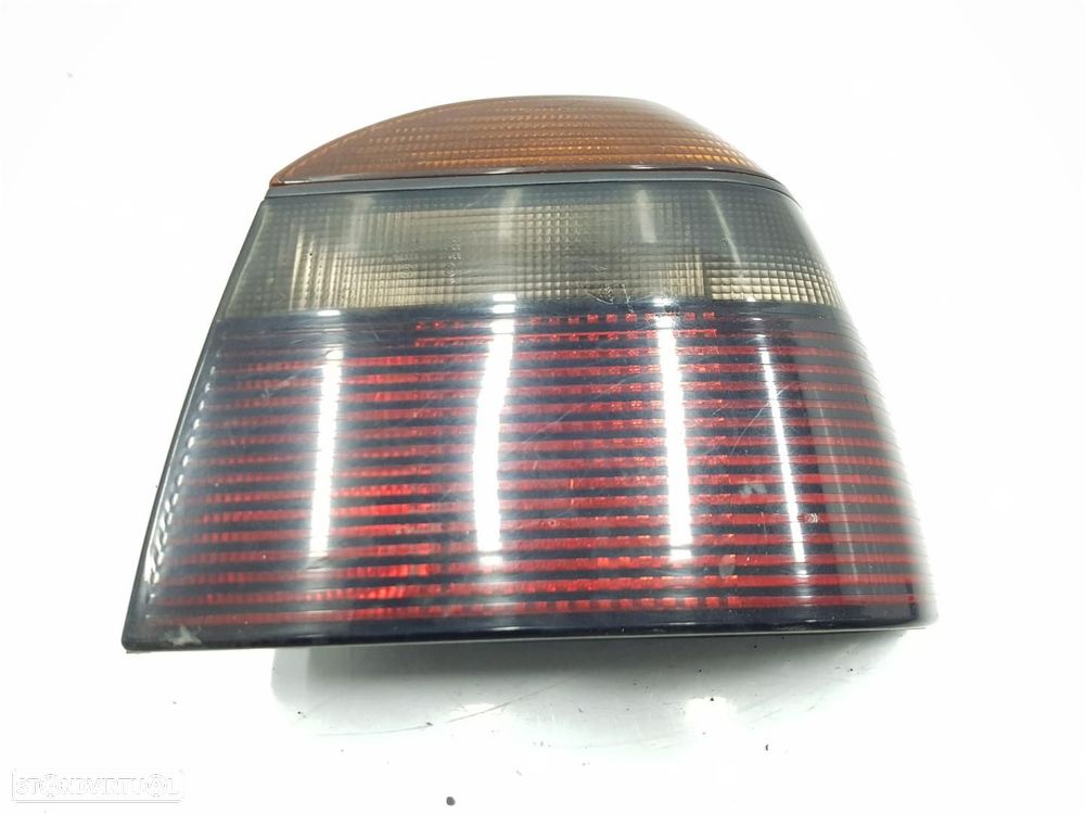 FAROLIM TRASEIRO DIREITO VOLKSWAGEN GOLF III 1H111.1991 - 1