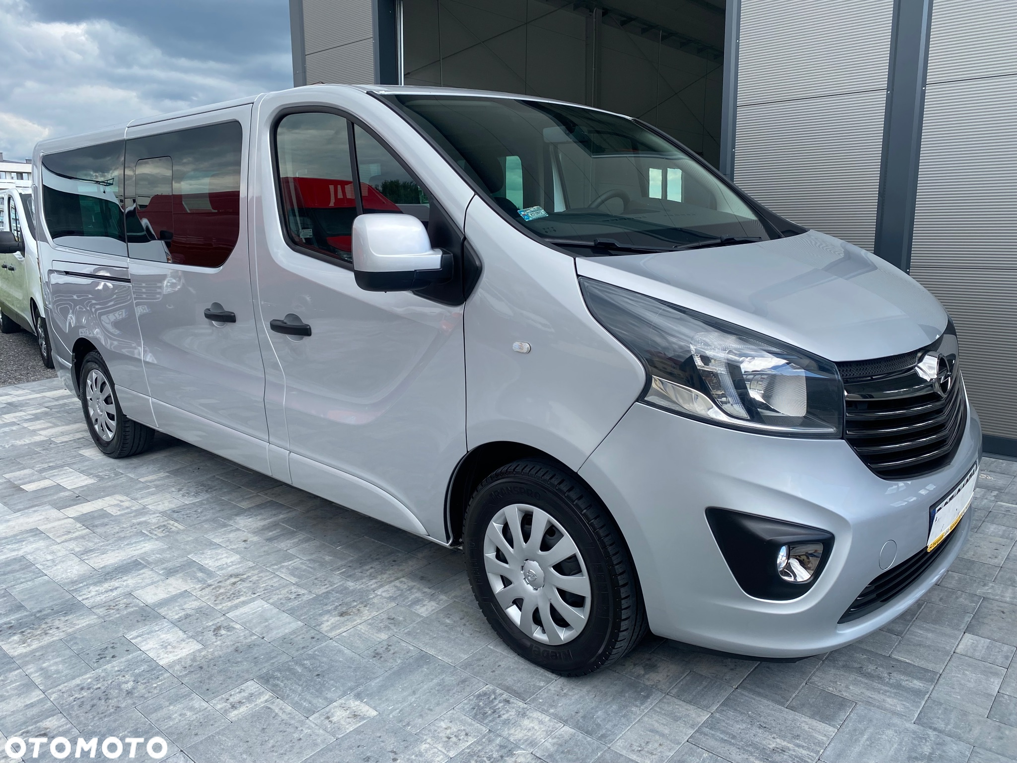 Opel Vivaro L2H1 2,9t Essentia Business - 12