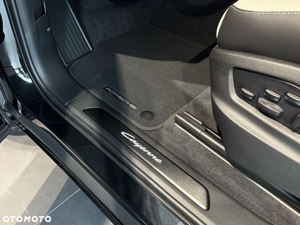 Porsche Cayenne - 16