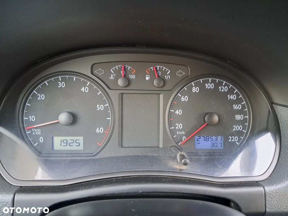 Volkswagen Polo 1.4 16V Comfortline - 12