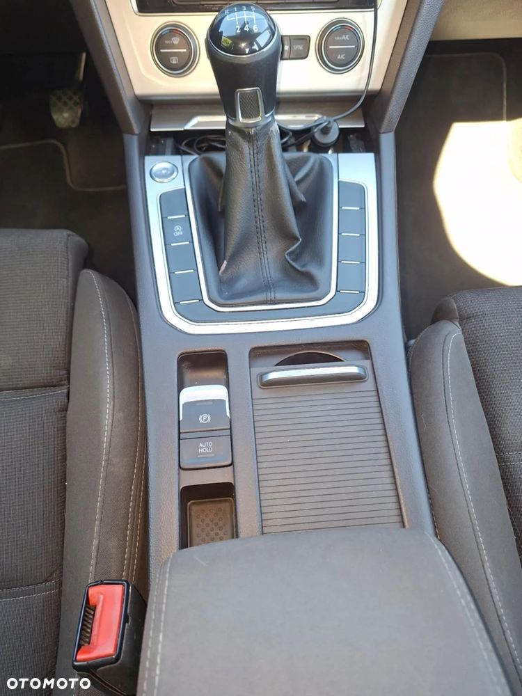 Volkswagen Passat 2.0 TDI BMT Comfortline - 10