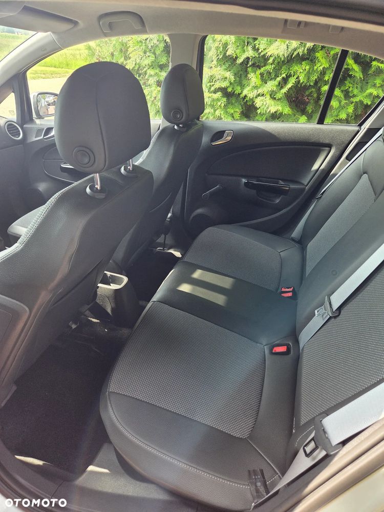 Opel Corsa 1.4 16V Cosmo - 20