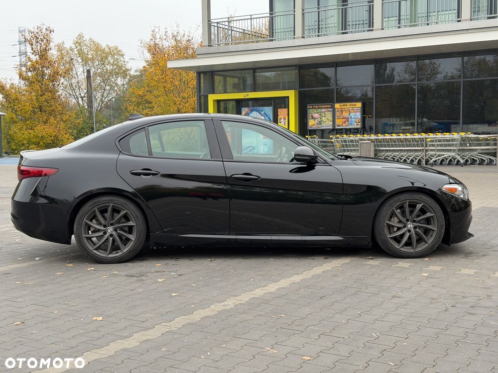 Alfa Romeo Giulia - 8