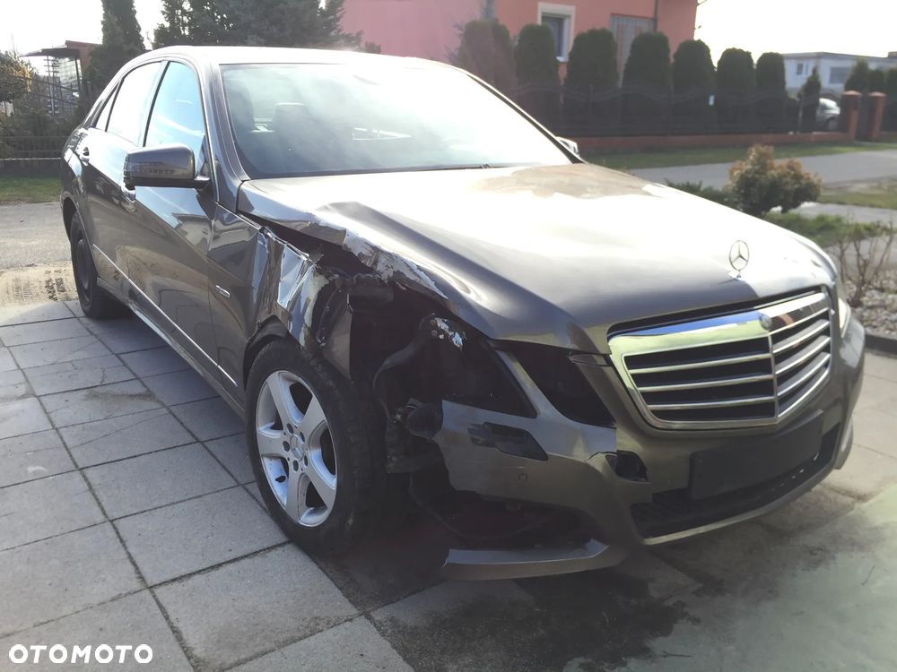 Mercedes-Benz Klasa E 200 CDI BlueEff Avantgarde - 21