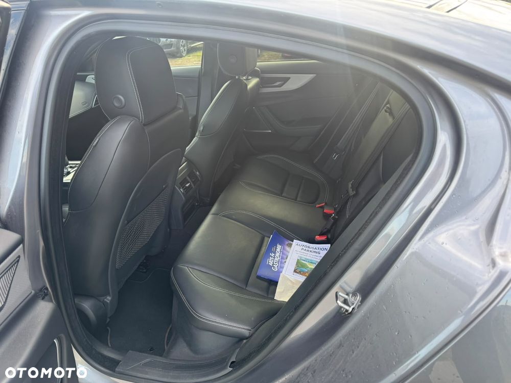Jaguar XE 2.0 D200 mHEV R-Dynamic Black - 22