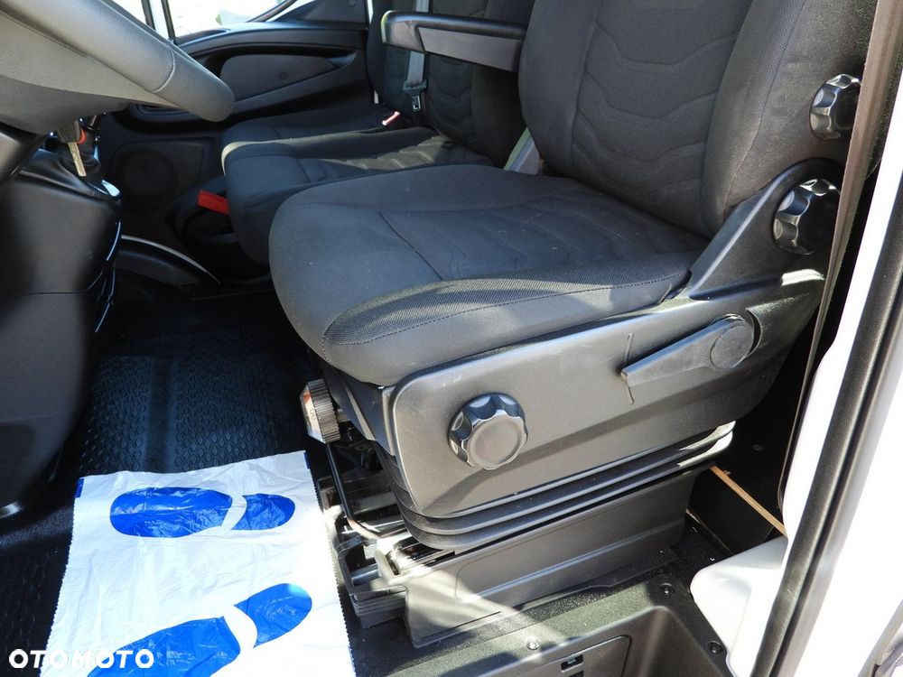 Iveco DAILY 35C17 FURGON BRYGADÓWKA 6 MIEJSC TEMPOMAT BLIŹNIACZE KOŁA KLIMATYZACJA  170KM - 26