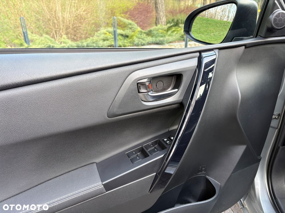 Toyota Auris Hybrid 135 Prestige - 27