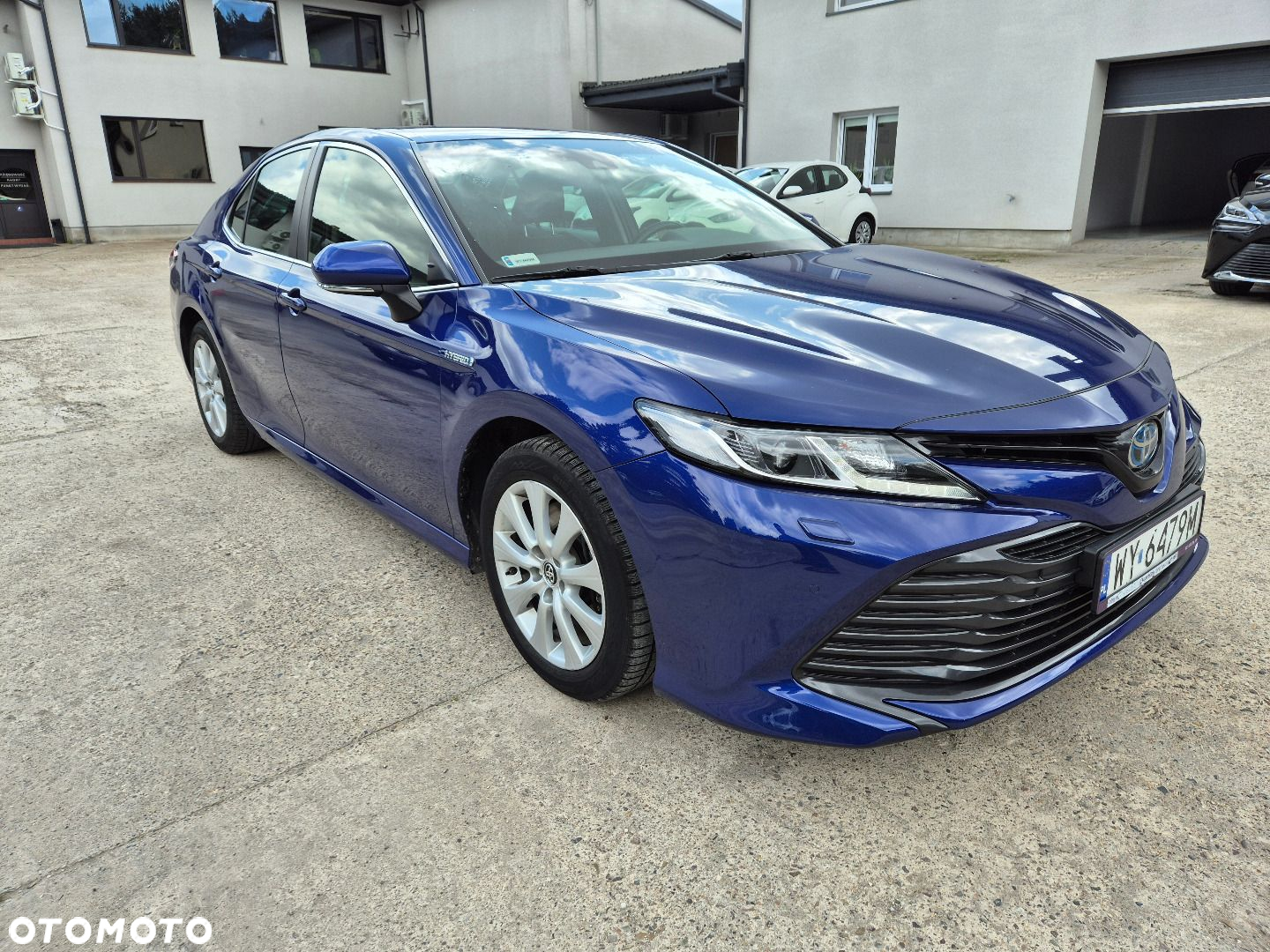 Toyota Camry - 4