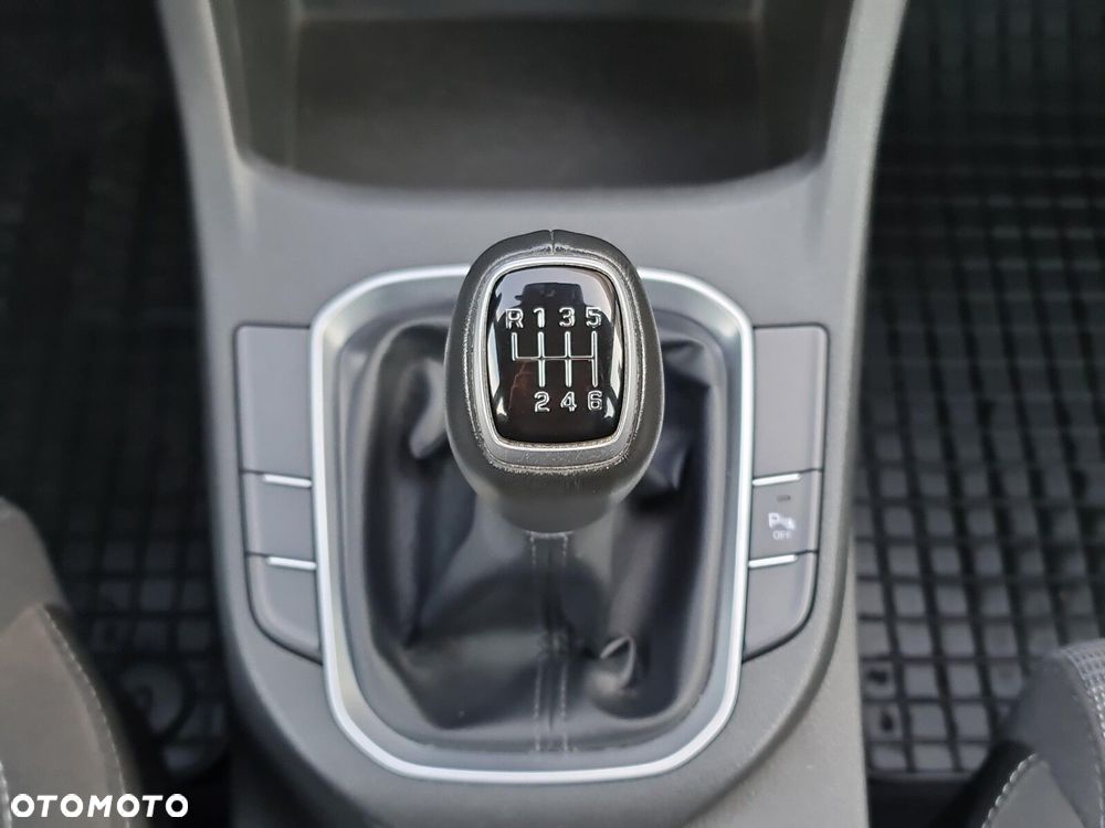 Hyundai i30 1.5 DPI Classic + - 20