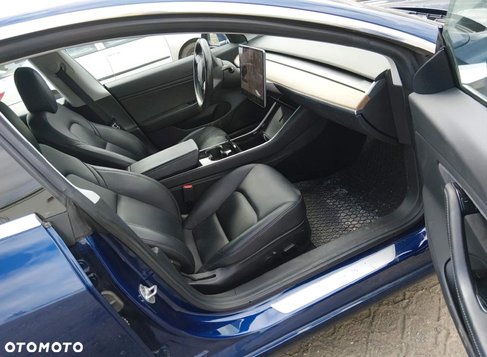 Tesla Model 3 - 9