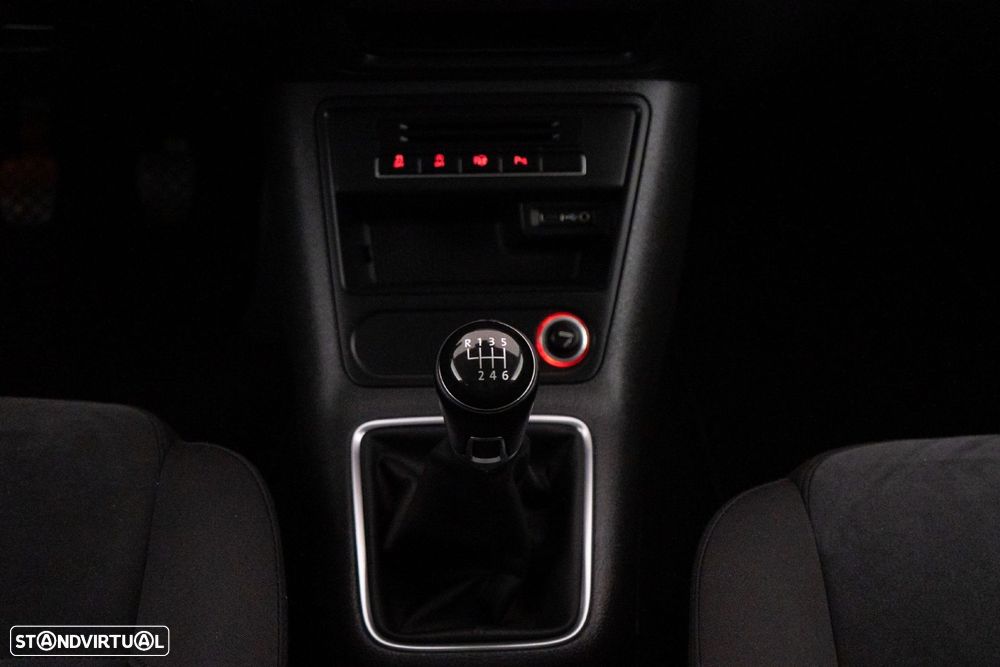 VW Tiguan 2.0 TDi Sport BlueMotion - 17