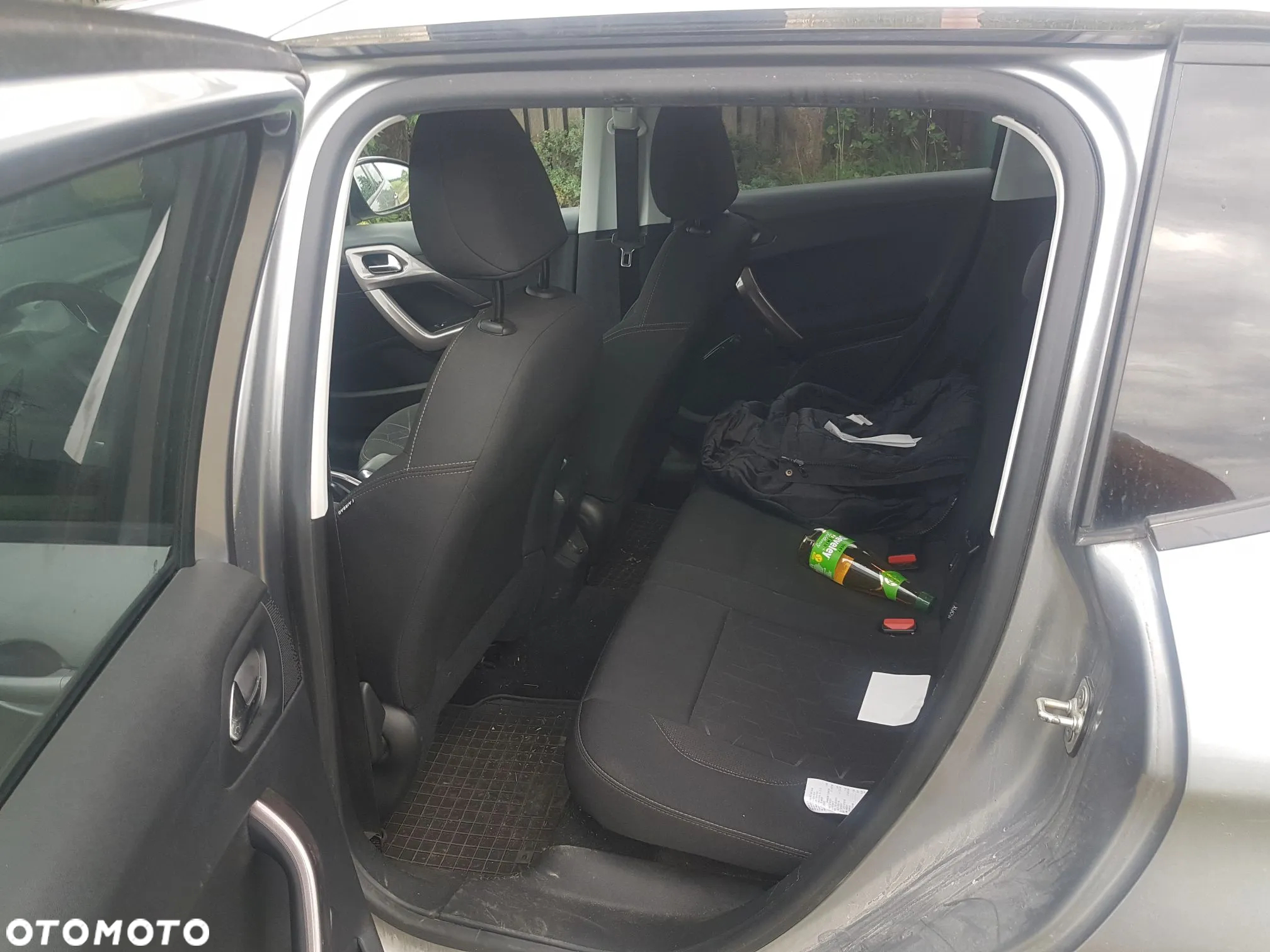 Peugeot 2008 e-HDi FAP 92 STOP & START Allure - 4