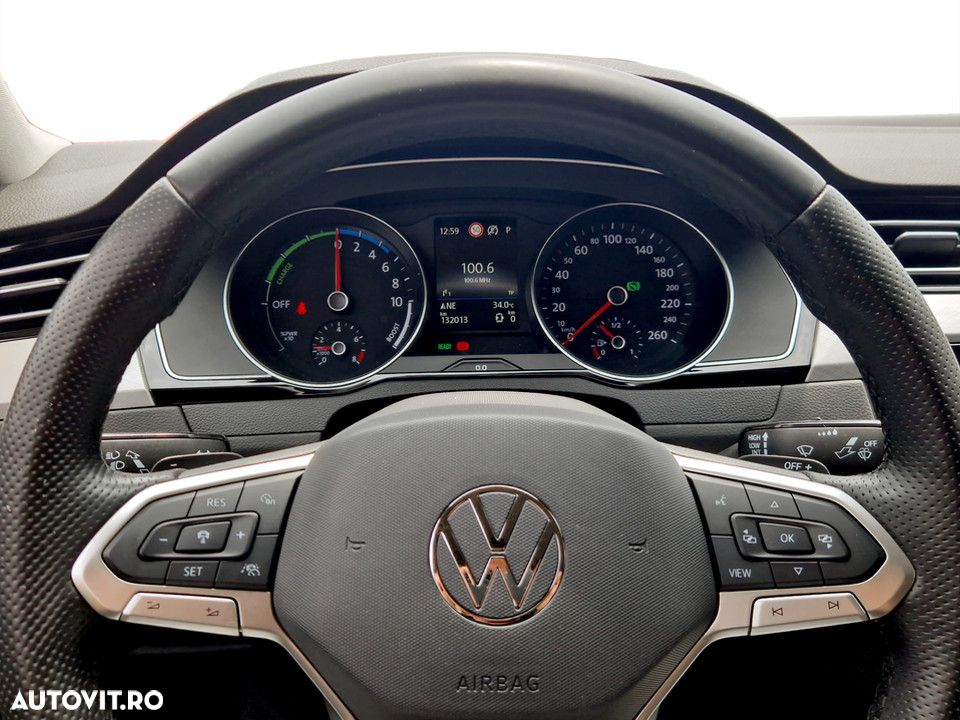Volkswagen Passat - 19