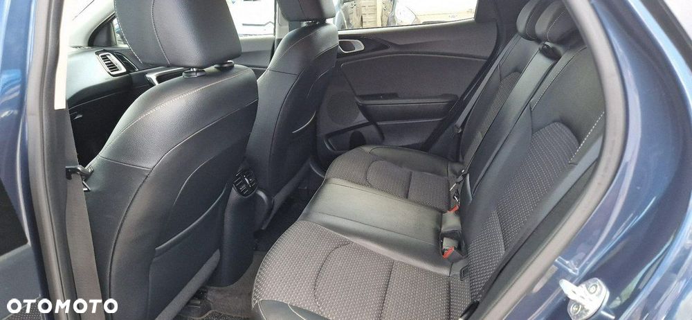 Kia XCeed - 36
