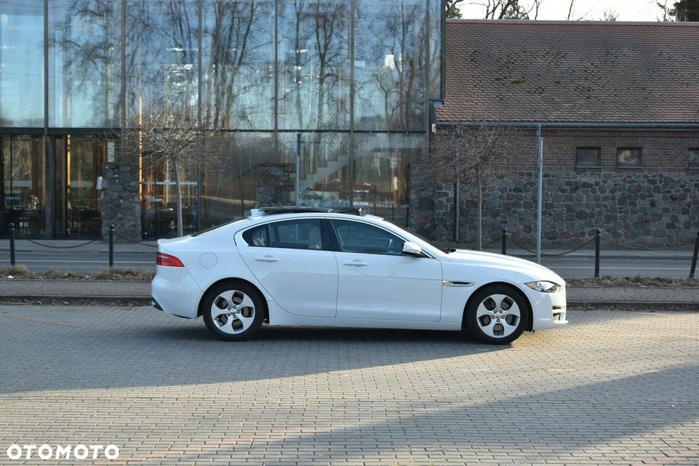 Jaguar XE - 6