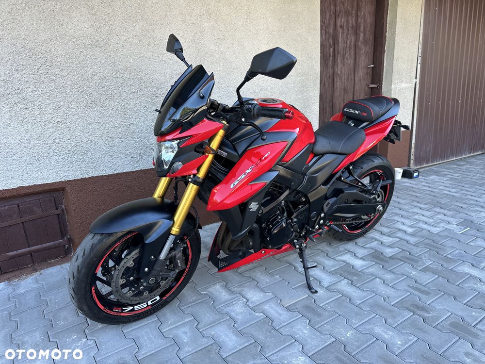 Suzuki GSX - 7