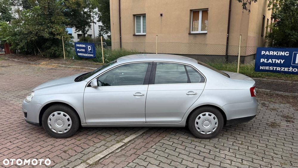 Volkswagen Jetta - 4