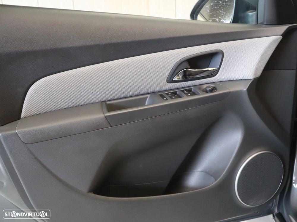 Chevrolet Cruze 1.6 LS - 11