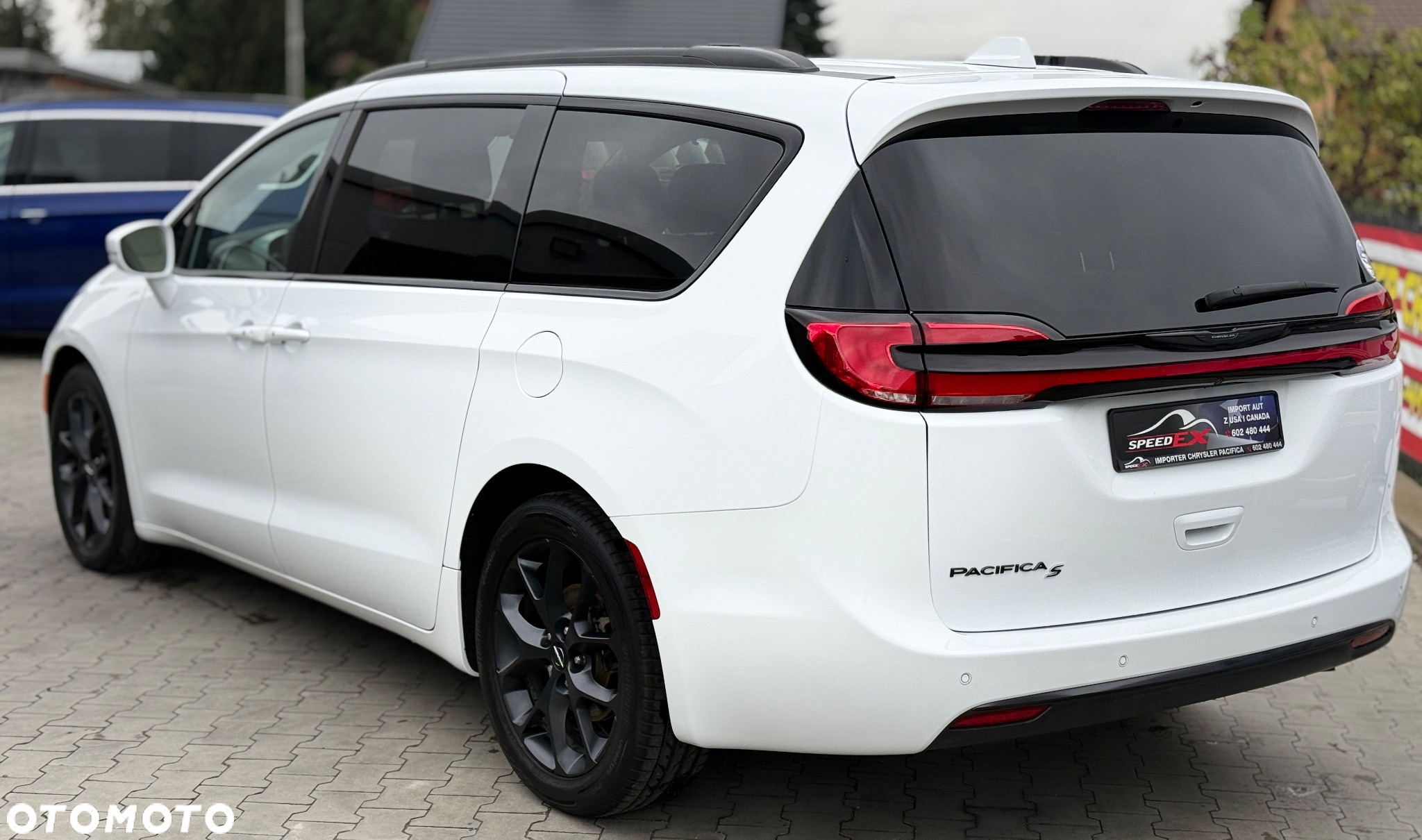Chrysler Pacifica - 11