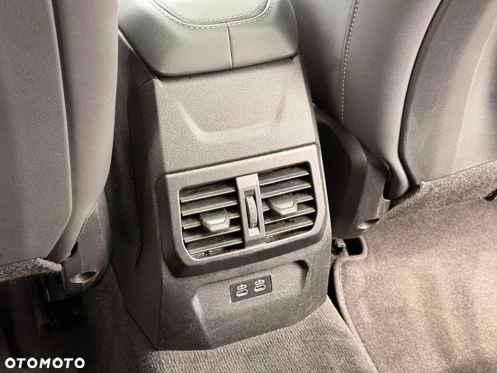 BMW Seria 1 118i - 32