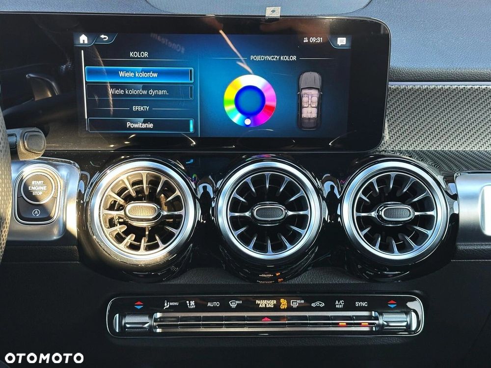 Mercedes-Benz GLB - 13