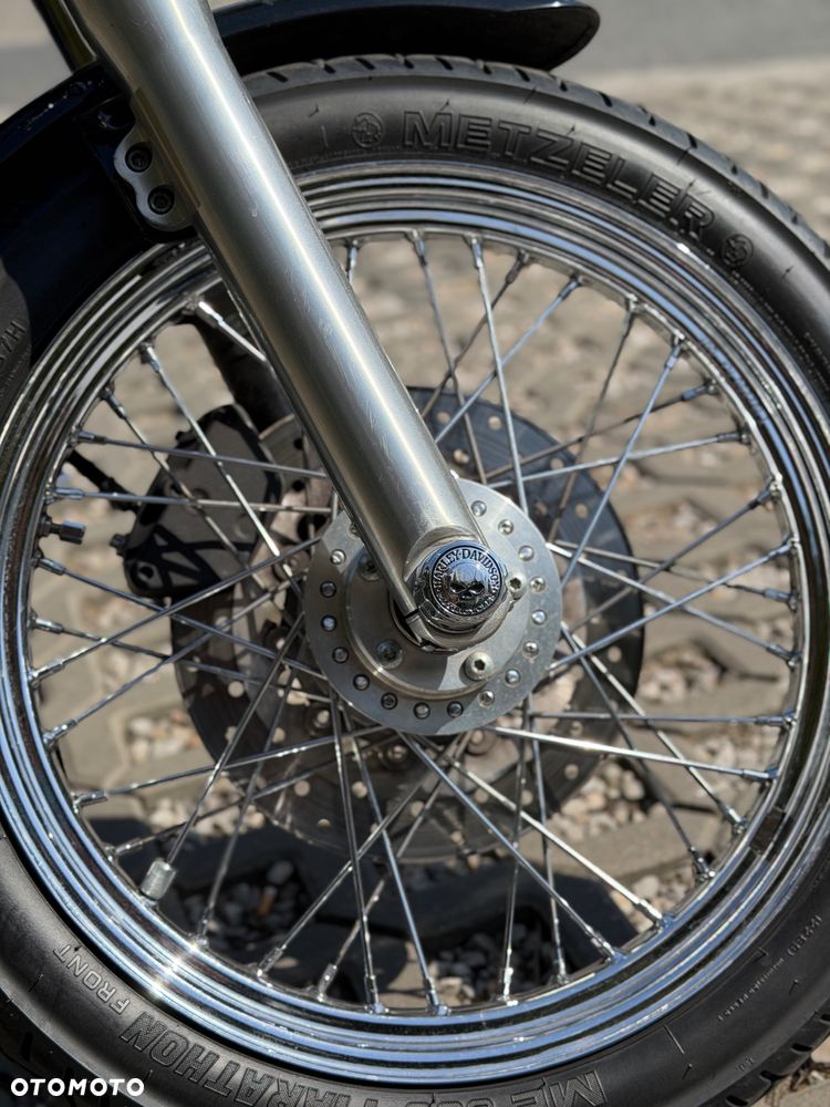 Harley-Davidson Dyna Street Bob - 12