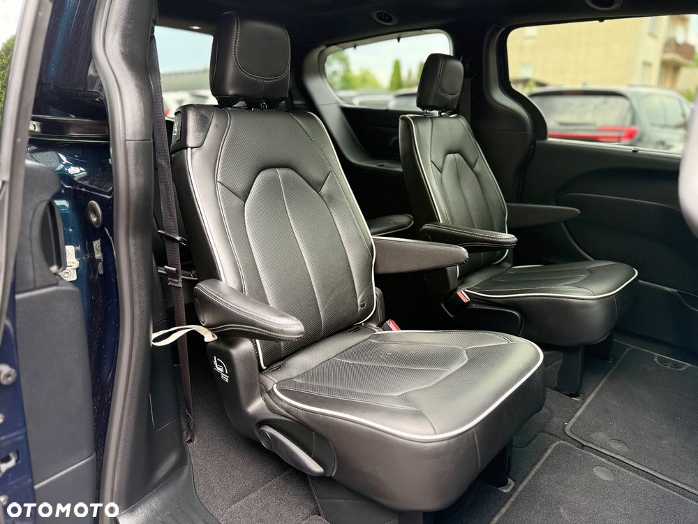 Chrysler Pacifica - 30