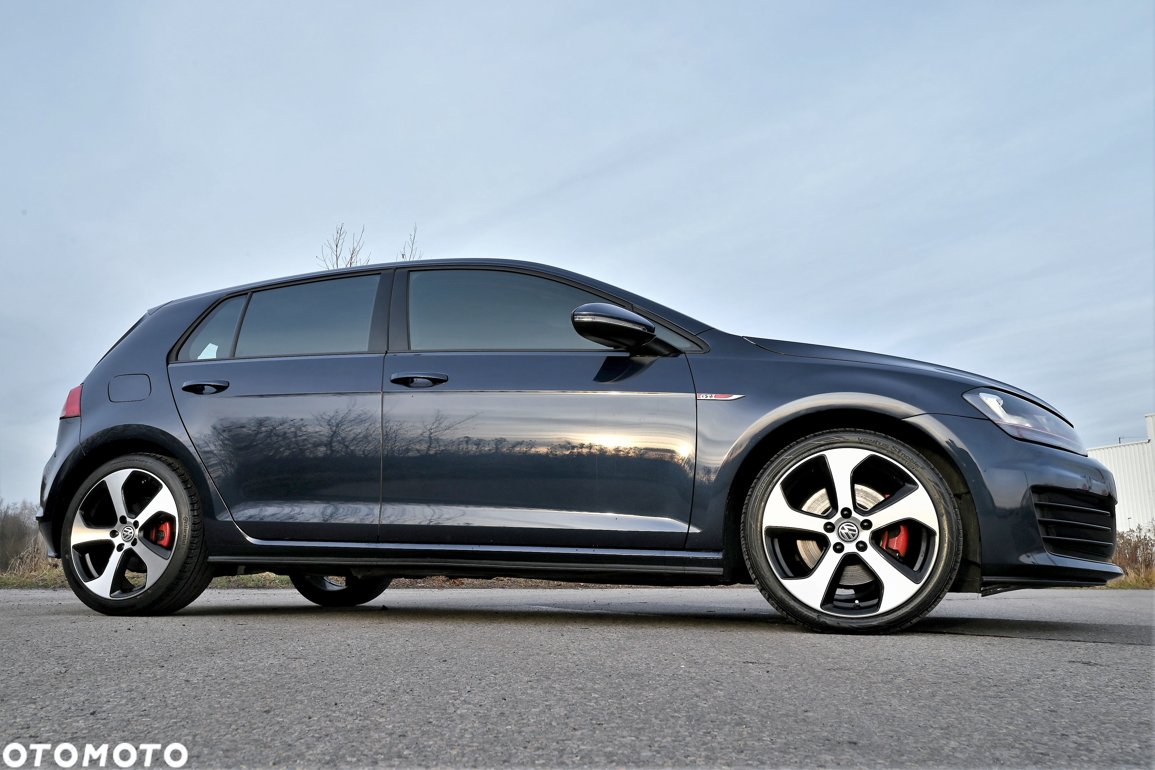 Volkswagen Golf - 2