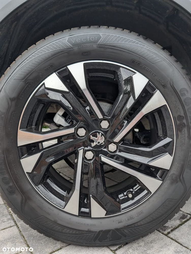 Peugeot 2008 1.2 PureTech Allure S&S EAT8 - 5