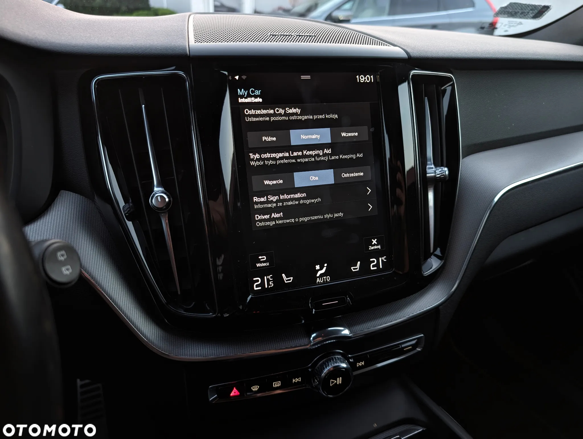 Volvo XC 60 B5 D AWD R-Design - 29