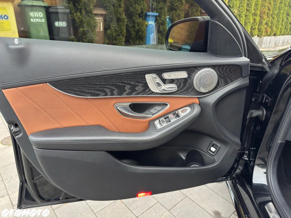 Mercedes-Benz Klasa C 300 4Matic 9G-TRONIC AMG Line - 2