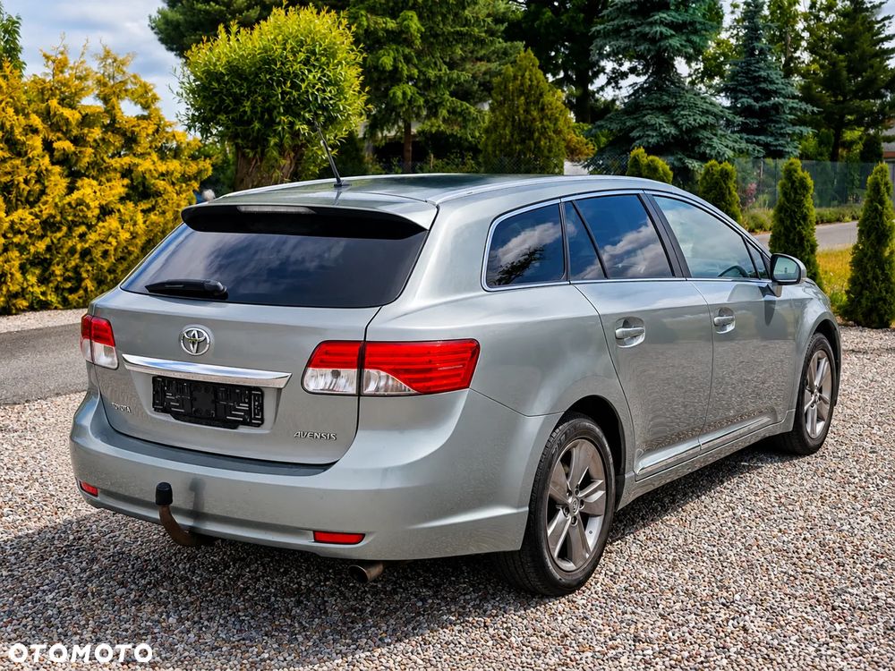 Toyota Avensis 2.0 Premium EU5 - 6