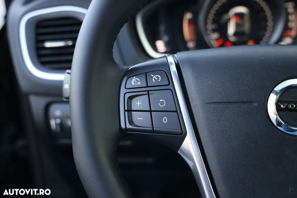 Volvo V40 D3 Geartronic Momentum - 37
