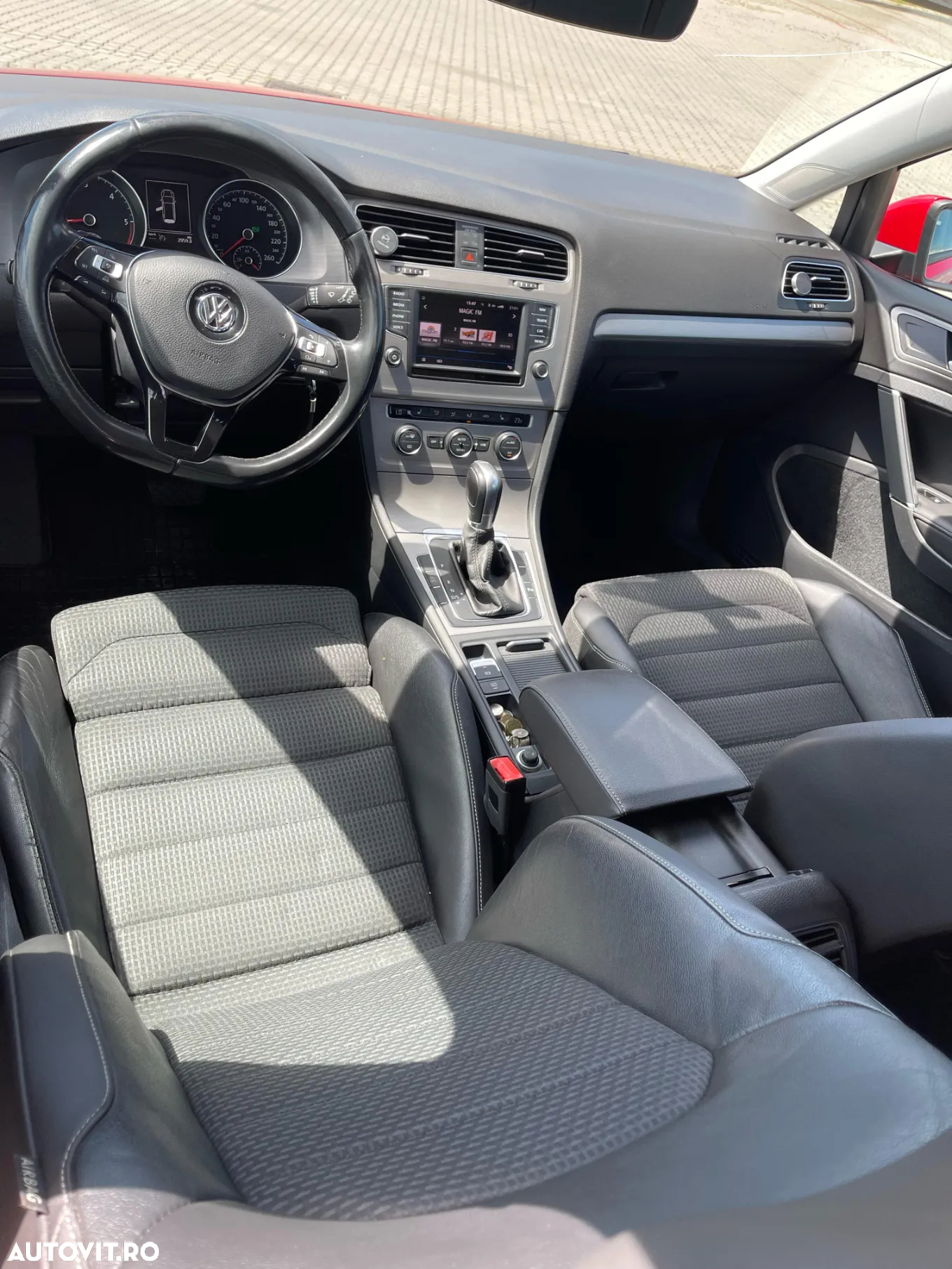 Volkswagen Golf 1.6 TDI BlueMotion Technology DSG Comfortline - 24