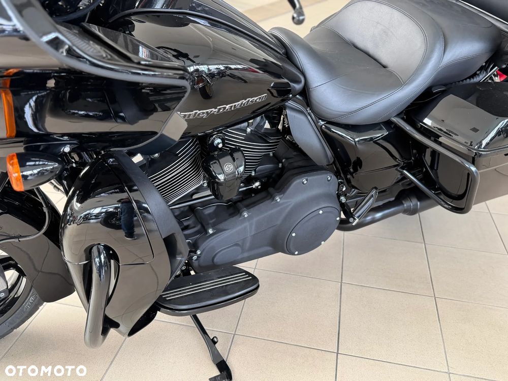 Harley-Davidson Touring Road Glide - 11