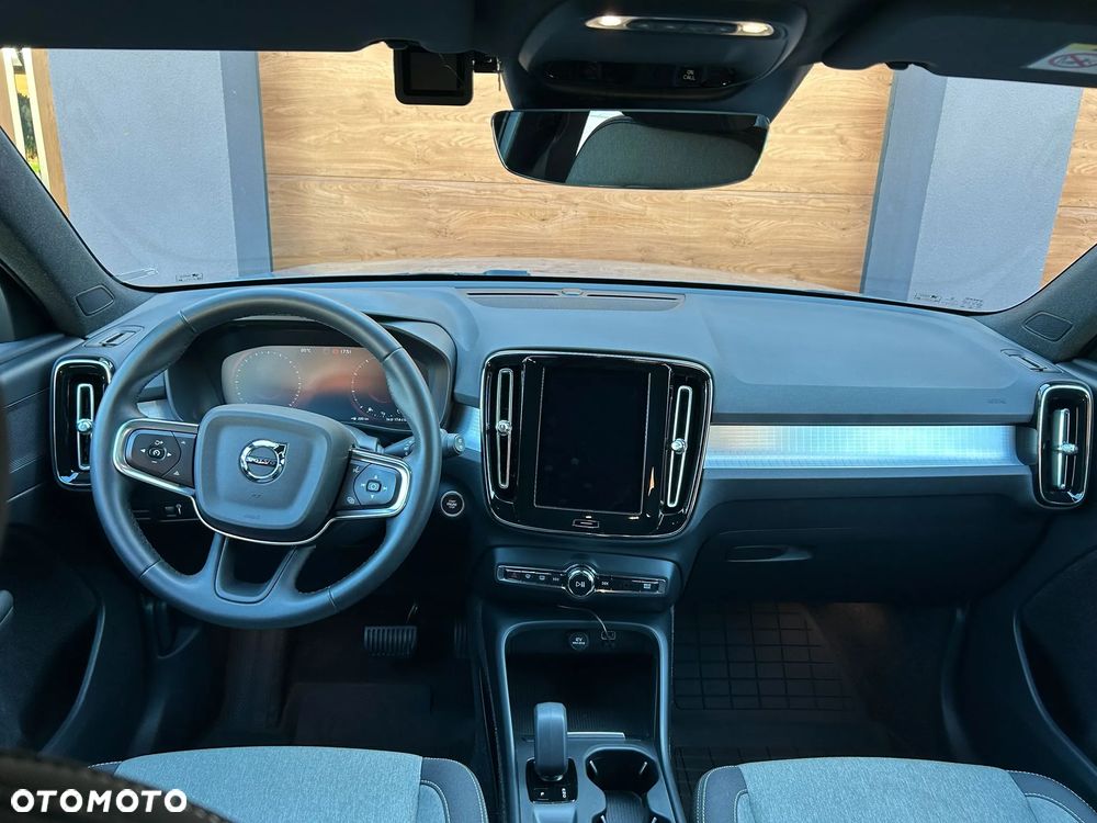 Volvo XC 40 T3 Momentum Pro - 26