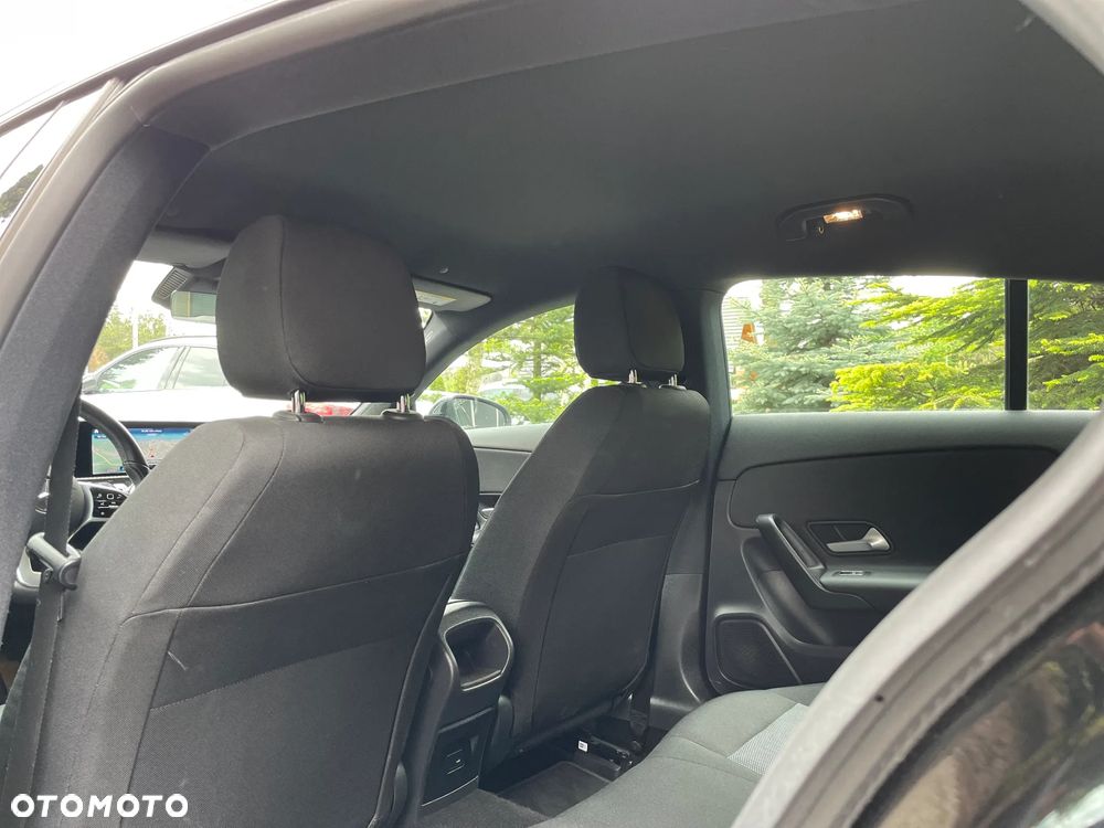 Mercedes-Benz CLA 180 AMG Line - 20