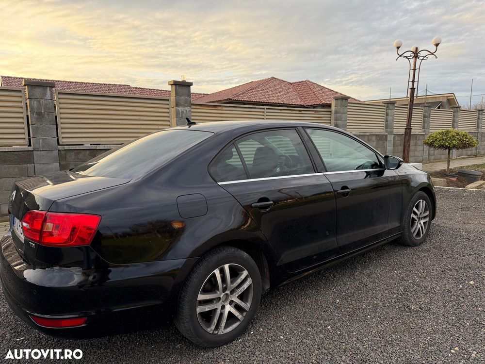 Volkswagen Jetta - 3