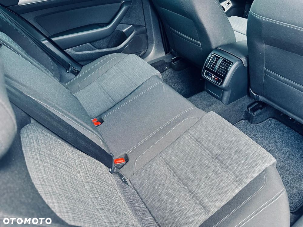 Volkswagen Passat - 18