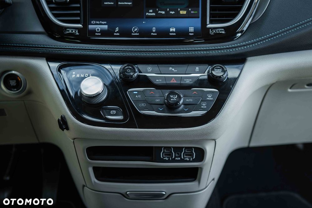 Chrysler Pacifica - 12