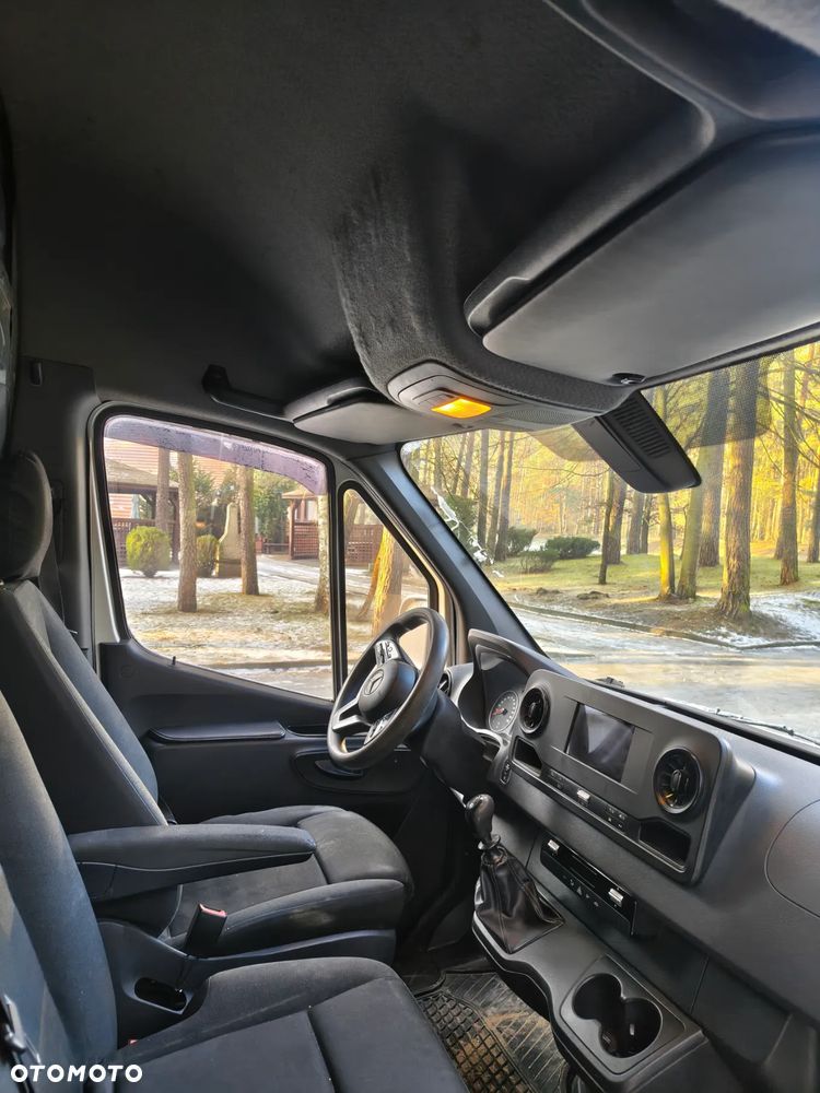 Mercedes-Benz Sprinter - 11