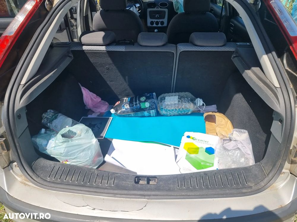 Ford Focus 1.4i Trend - 18